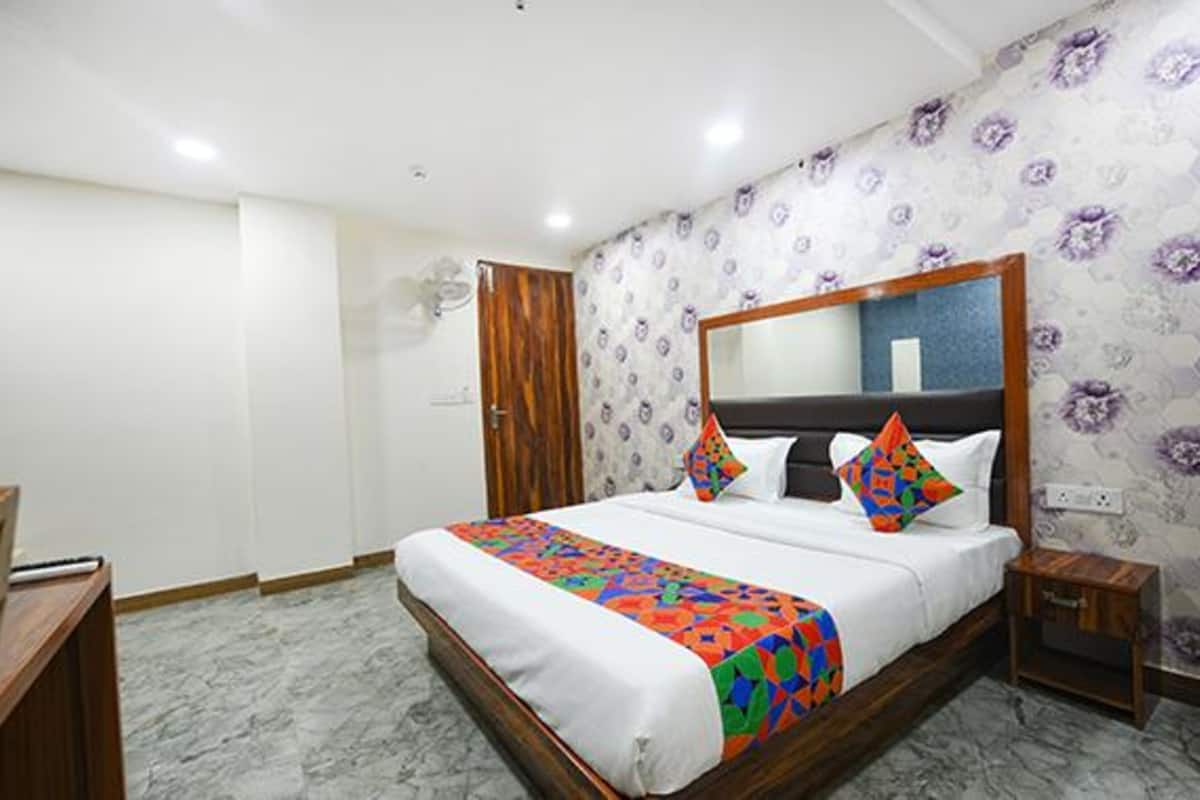 Deluxe Room | Egyptian cotton sheets, premium bedding, in-room safe, bed sheets