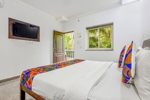 Egyptian cotton sheets, premium bedding, soundproofing, bed sheets - Fabhotel Raj Resort (Calangute)