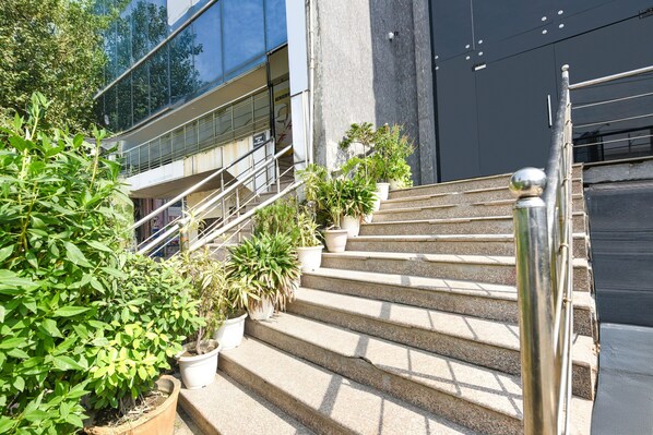 Staircase - Fabhotel Black Stone Palace (Ghaziabad)