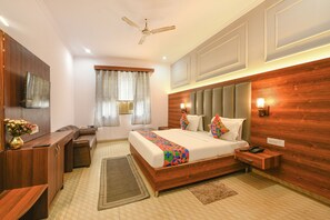 Egyptian cotton sheets, premium bedding, in-room safe, free WiFi - Fabhotel Black Stone Palace (Ghaziabad)