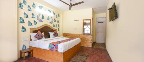 Family Room | Egyptian cotton sheets, premium bedding, in-room safe, free WiFi