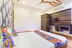 Egyptian cotton sheets, premium bedding, in-room safe, free WiFi