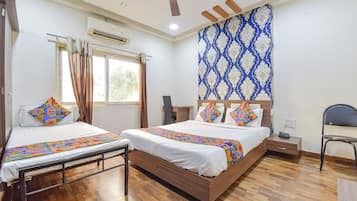 Egyptian cotton sheets, premium bedding, in-room safe, free WiFi