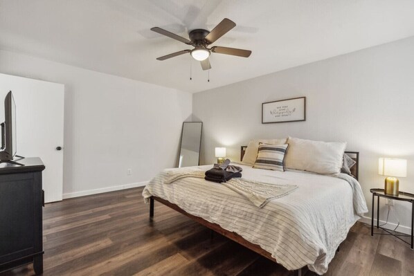 2 bedrooms, iron/ironing board, travel cot, WiFi