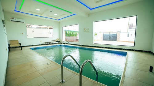 Deluxe Luxurious Room - Pool - Spa - Gym - Parking