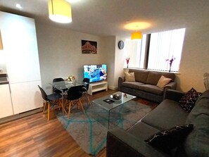 TV - Broad St 1-Bed, Sleeps 2 with Free Parking (Birmingham)