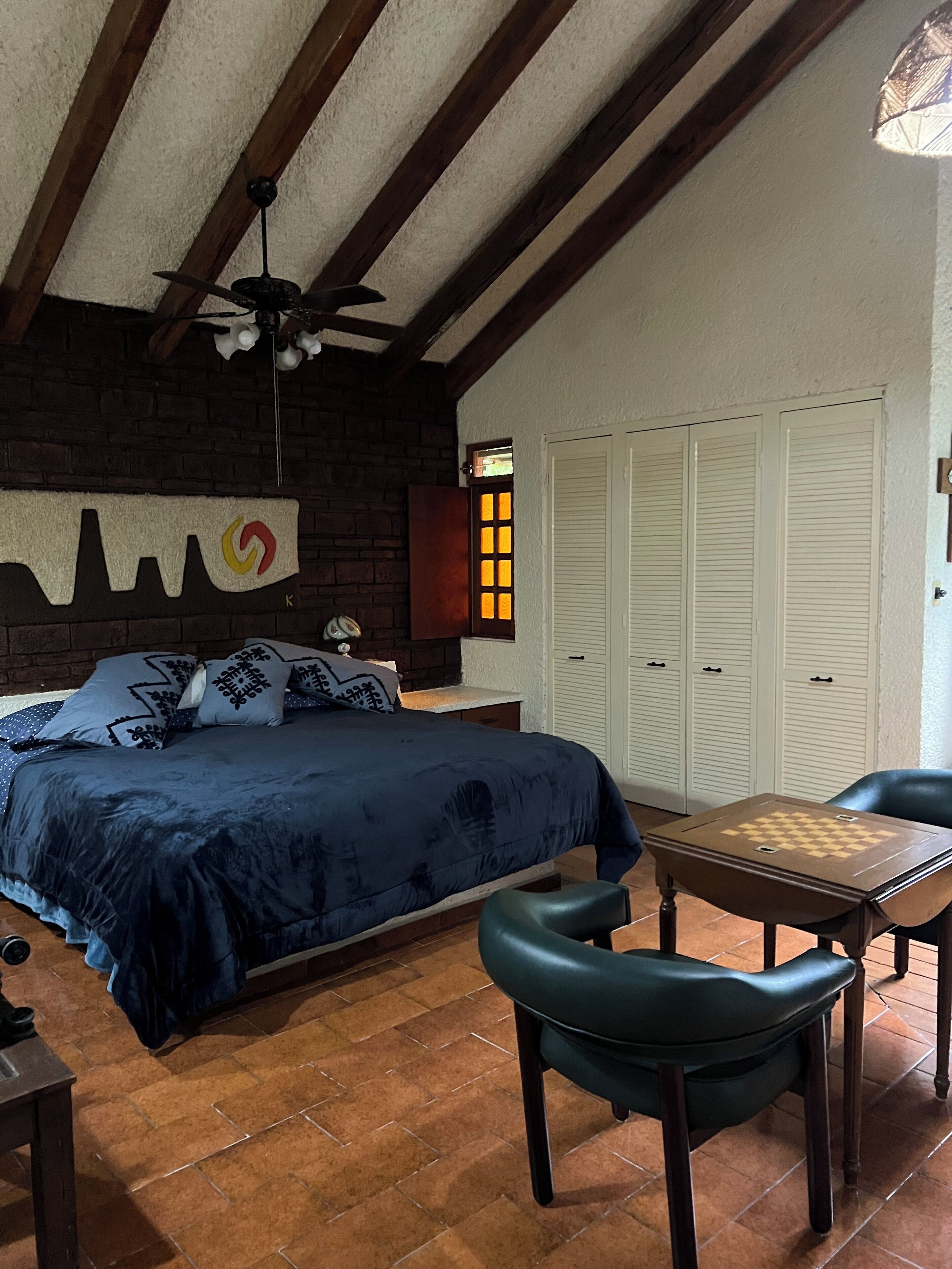 4 chambres, fer et planche à repasser, Wi-Fi, draps fournis