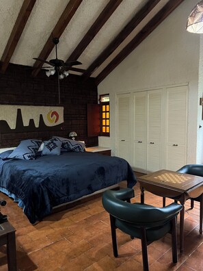 4 soverom, strykejern/-brett, wi-fi og sengetøy