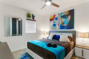 5 chambres, bureau, fer et planche à repasser, lit parapluie