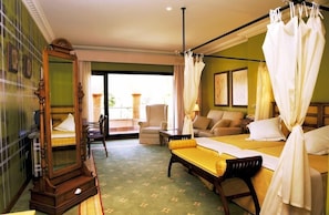 A hotel room with a bed, a chair, a desk, a mirror, and a balcony view. - Hotel Soho Boutique Vistahermosa (El Puerto de Santa Maria)