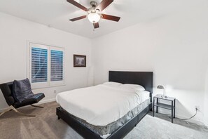 3 室のベッドルーム、デスク、WiFi