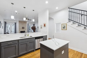 Interior - Downtown 3 Bed | Rooftop Patio (Dallas)