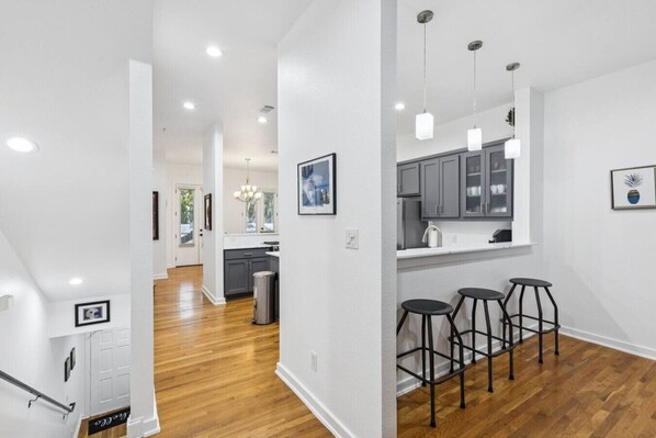 Interior - Downtown 3 Bed | Rooftop Patio (Dallas)