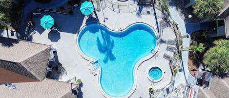 Piscine extérieure, piscine chauffée