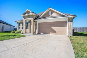 Exterior - Cozy Retreat 15 mi from Galveston and JSC (Texas City)