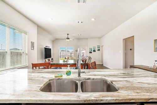 Cozy Retreat 15 mi from Galveston and JSC