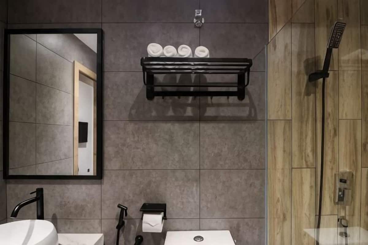 Bathroom | Free toiletries