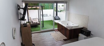 Private room with jacuzzi and terrace in roof garden 