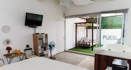 Private room with jacuzzi and terrace in roof garden