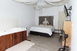 1 bedroom, WiFi, bed sheets