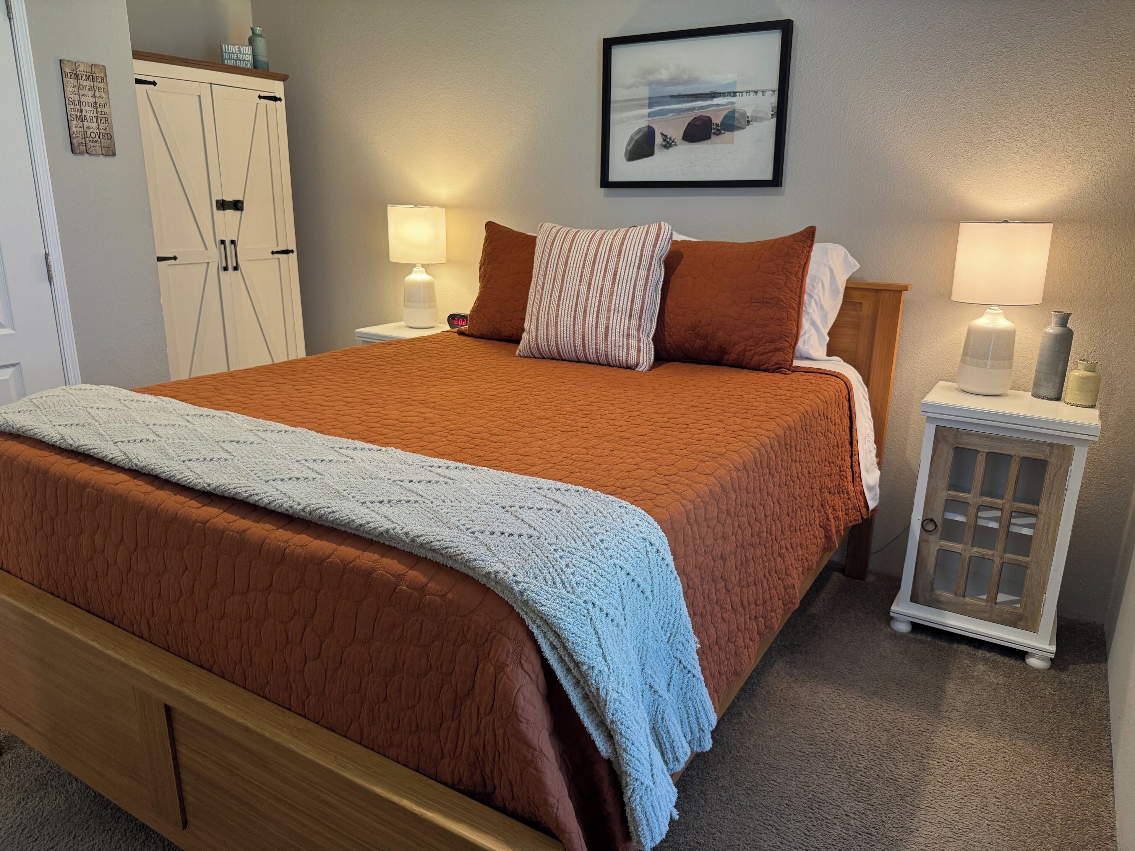 2 bedrooms, travel crib, WiFi (free), bed sheets