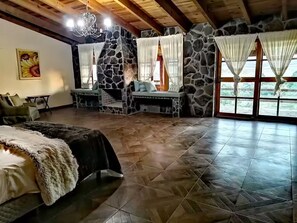 6 bedrooms, WiFi, bed sheets