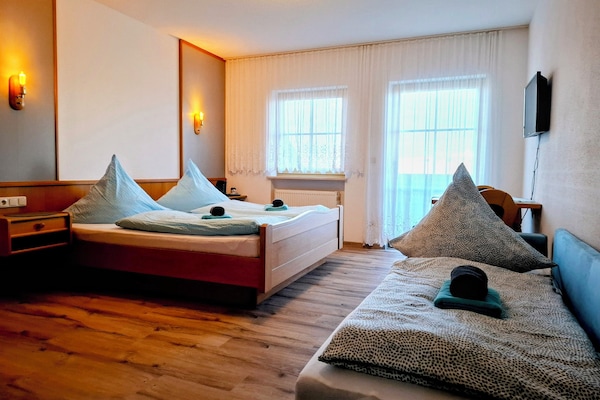 Phòng 3 | Bộ đồ giường kháng dị ứng, trang trí khác biệt