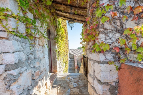 Mas de l'Avit - Villa de vacances près de Montpellier avec piscine, vue et jardin clos