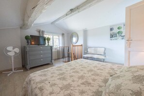 4 bedrooms, iron/ironing board, free WiFi, bed sheets - Mas de l'Avit – Vacation villa near Montpellier with pool, view and enclosed garden (Viols-en-Laval)