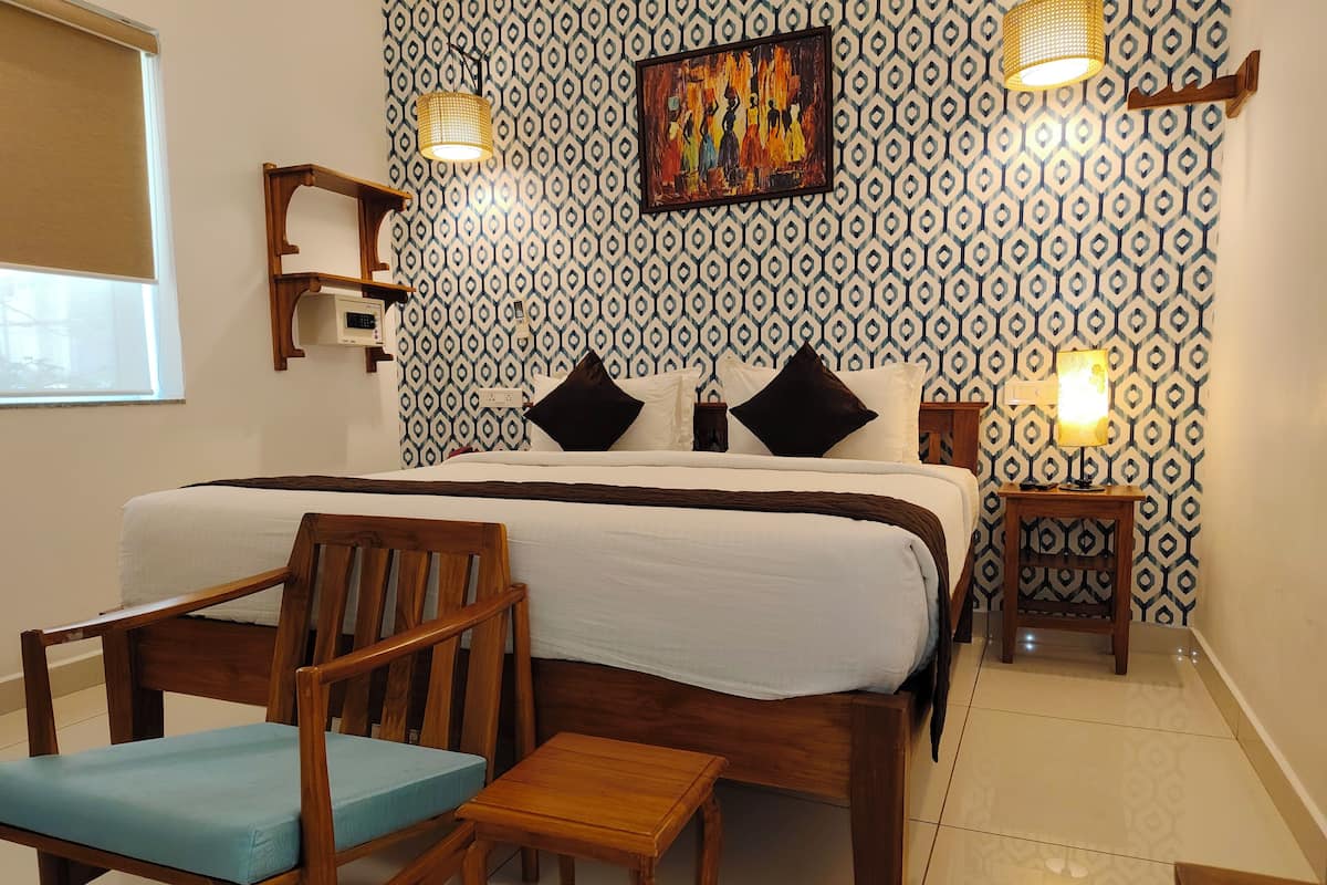 Superior Double Room | Soundproofing, free WiFi, bed sheets