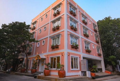 Hotel Aura by Woco Stays