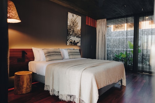 WOOD HOTEL & SPA