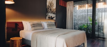 WOOD HOTEL & SPA