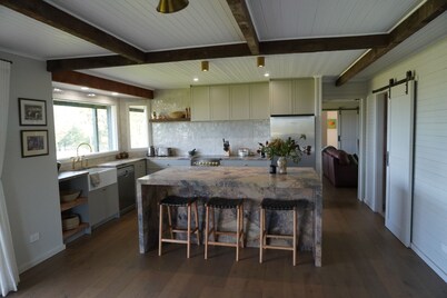 Cushla Cottage - A tranquil property in Shoreham w/stunning ocean and vine views