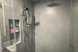 Bathroom - L Homestay Jesselton Quay (Near Gaya Street, Near Pier) (Kota Kinabalu)