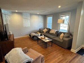 Smart-TV, Videospiele, DVD-Player, Bücher