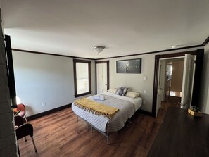 4 bedrooms, in-room safe, desk, free WiFi