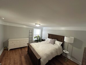 4 bedrooms, in-room safe, desk, free WiFi