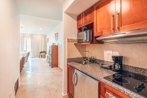 Fridge, coffee/tea maker, toaster, cookware/dishes/utensils - Studio 1BR | 4 people | direct beach access (Punta Cana)