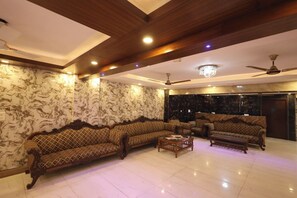 Lobby - Airpot The Paramonnt Hotel (New Delhi)