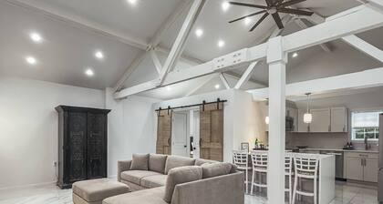 Cos Cob Cottage- Full Kitchen, Pet Friendly