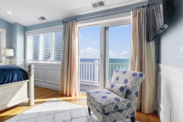 3 bedrooms, desk, iron/ironing board, WiFi