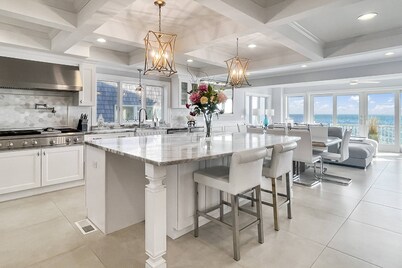 Sunrise Waterfront Retreat: Ocean Views, Luxurious Master Suite, Family-Friendly Beachside Escape
