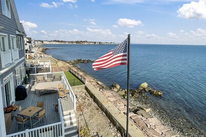 Sunrise Waterfront Retreat: Ocean Views, Luxurious Master Suite, Family-Friendly Beachside Escape