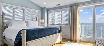 Sunrise Waterfront Retreat: Ocean Views, Luxurious Master Suite, Family-Friendly Beachside Escape