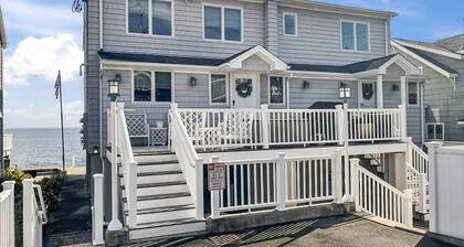 Sunrise Waterfront Retreat: Ocean Views, Luxurious Master Suite, Family-Friendly Beachside Escape