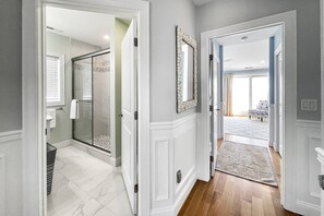 Shower, jetted bath, hair dryer, shampoo - Sunrise Waterfront Retreat: Ocean Views, Luxurious Master Suite, Family-Friendly Beachside Escape (Milford)