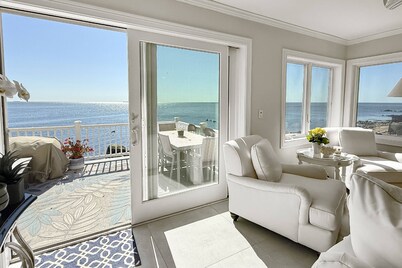 Hillside's Setting Sun Waterfront Retreat