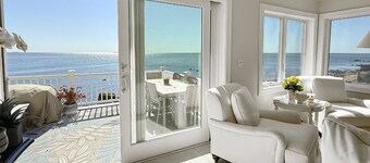 Hillside's Setting Sun Waterfront Retreat