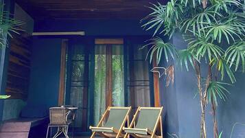 Standard Villa, Balcony, River View | Living area